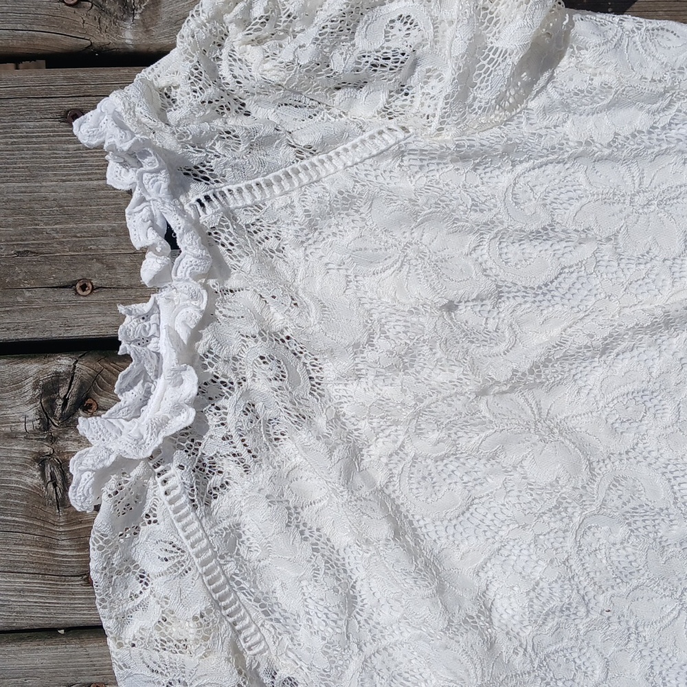 Cable & Gauge White Lace Blouse - Picture 3 of 7